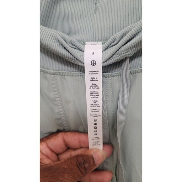 NEW LULULEMON WOMEN'S DANCE STUDIO MID RISE GREEN LOSS PANTS REGULAR SIZE 6 - Picture 9 of 12